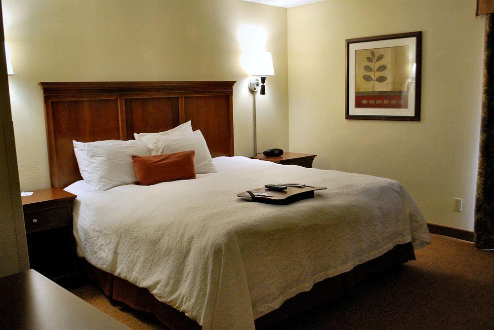 Hampton Inn Raleigh Capital Blvd North Oda fotoğraf