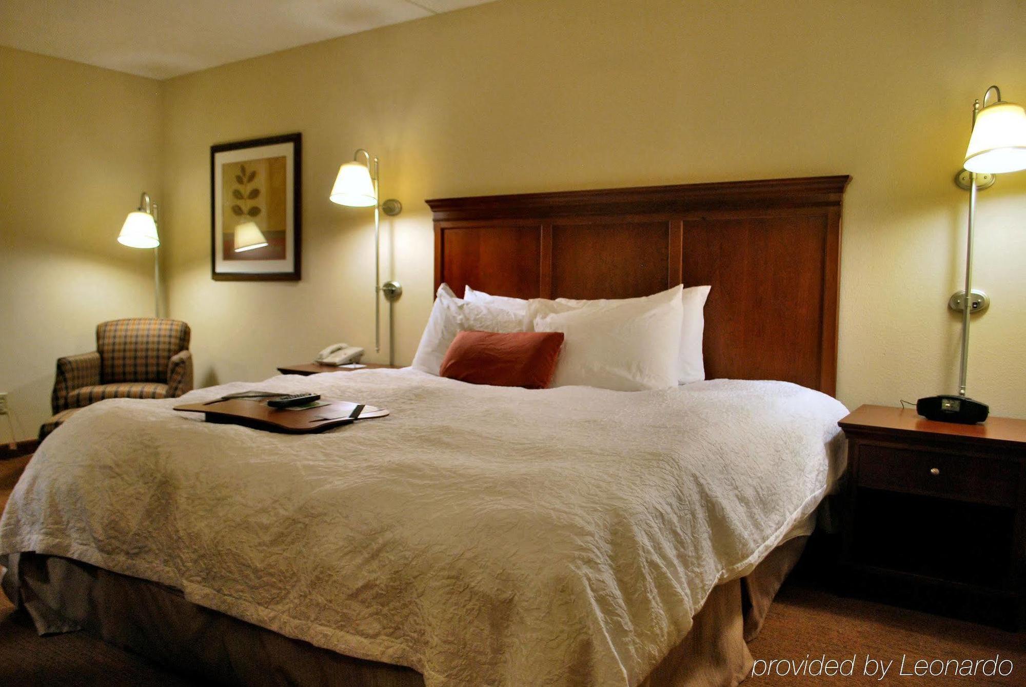 Hampton Inn Raleigh Capital Blvd North Oda fotoğraf