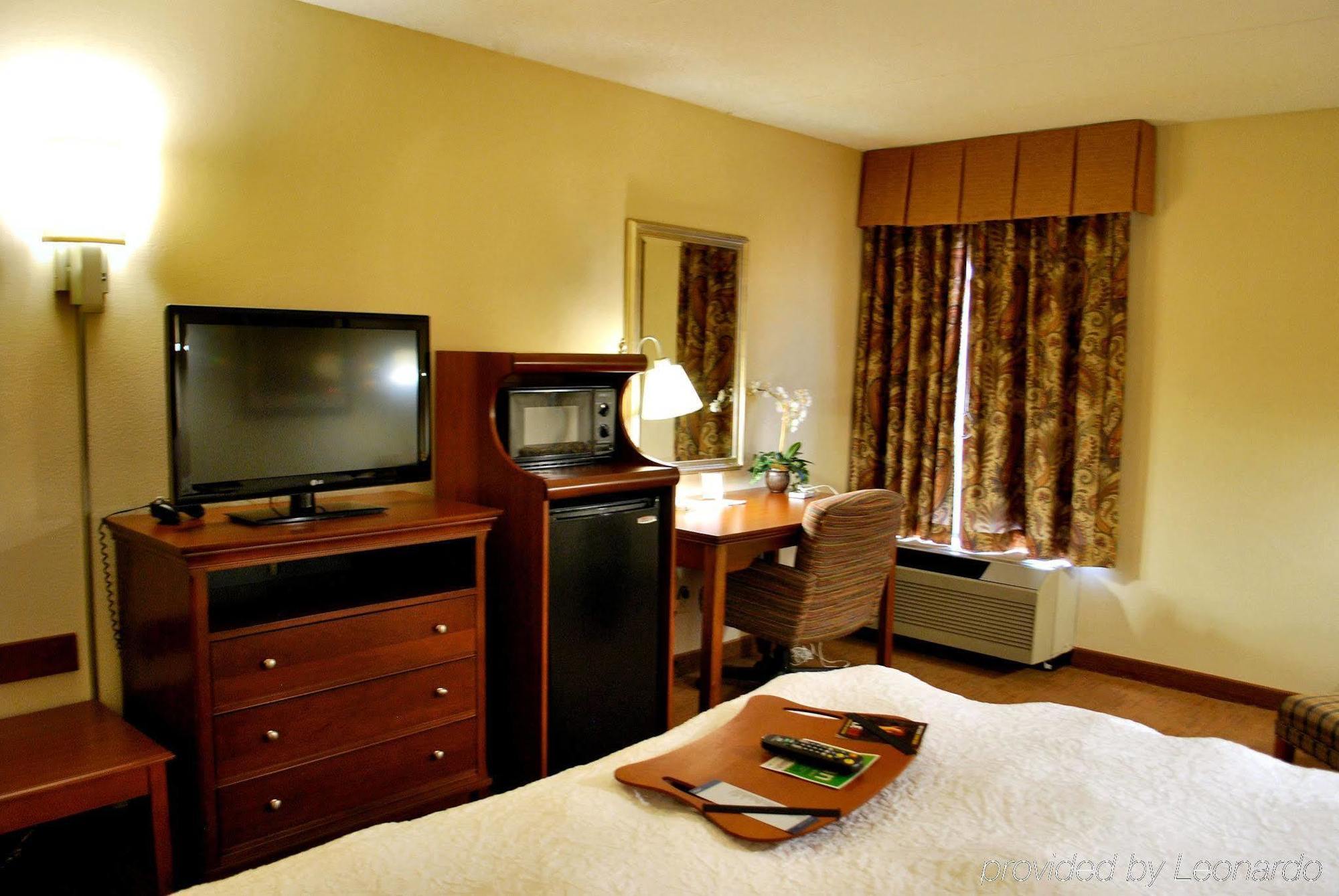 Hampton Inn Raleigh Capital Blvd North Oda fotoğraf