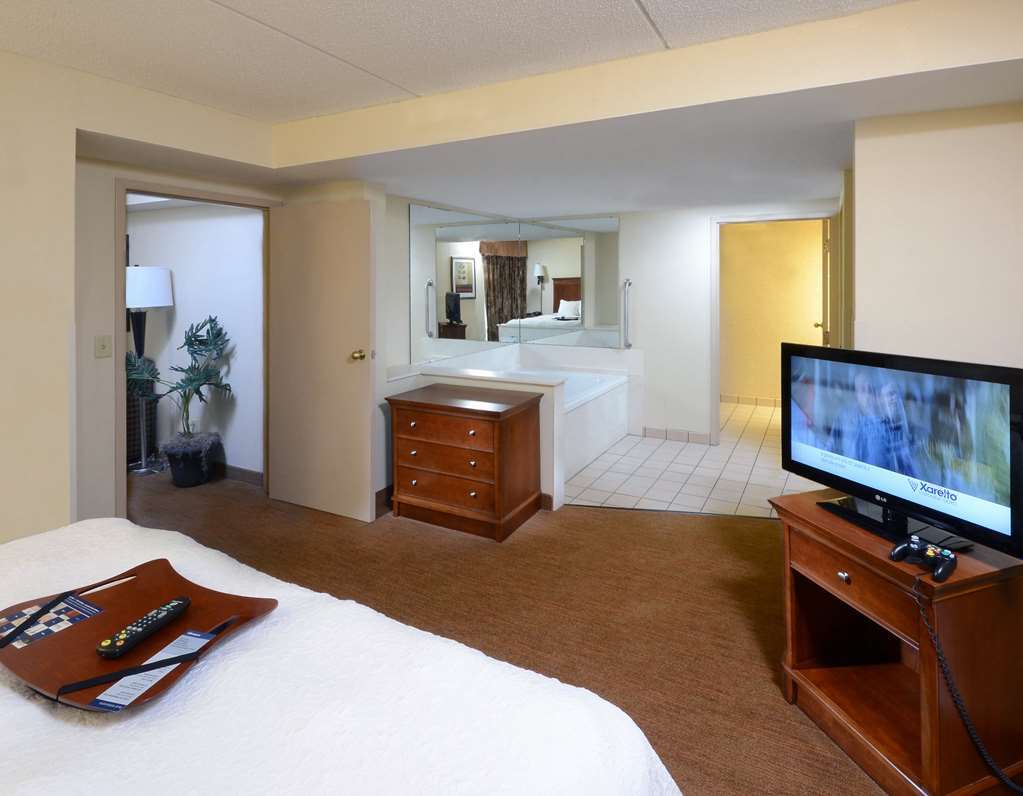 Hampton Inn Raleigh Capital Blvd North Oda fotoğraf