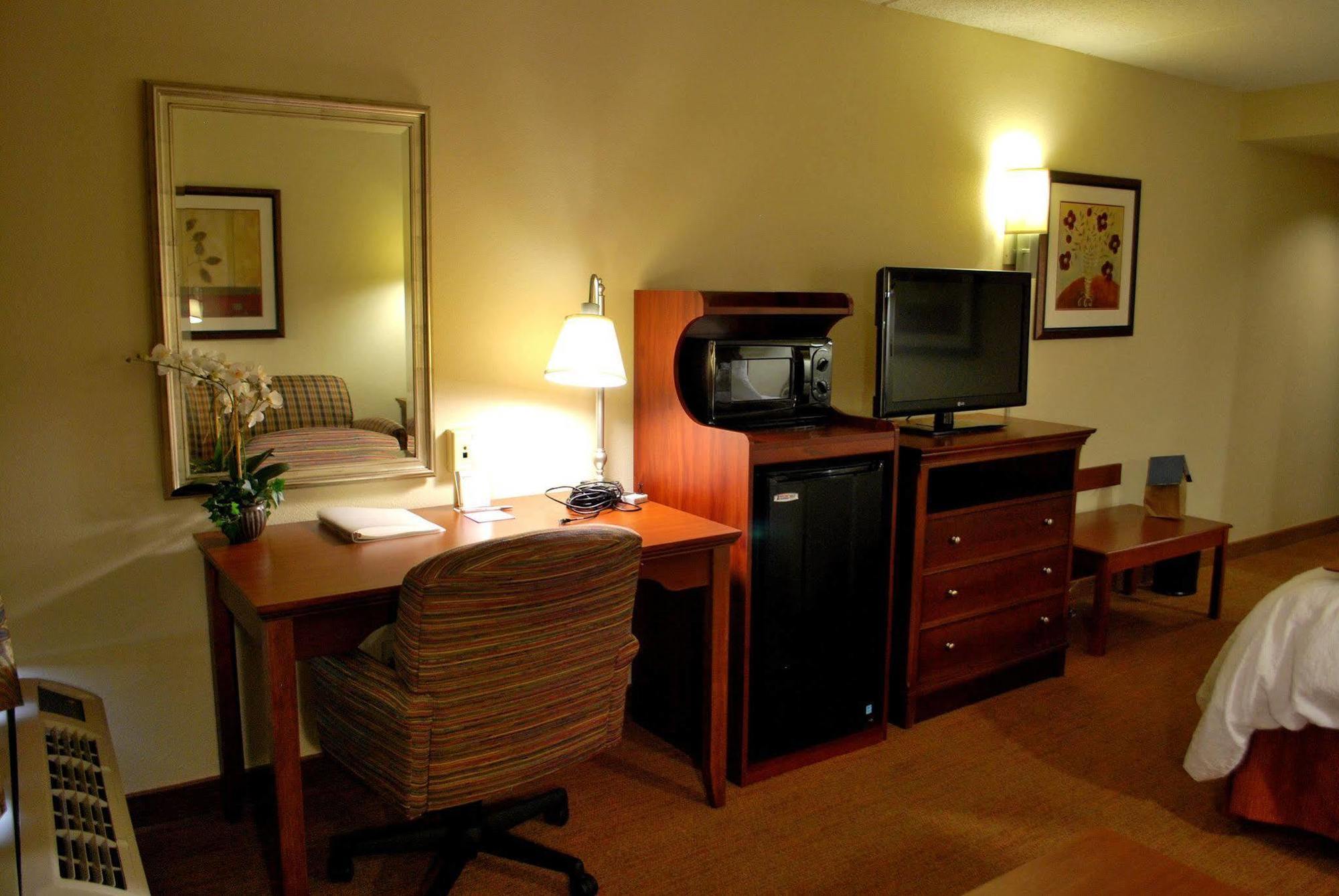 Hampton Inn Raleigh Capital Blvd North Oda fotoğraf